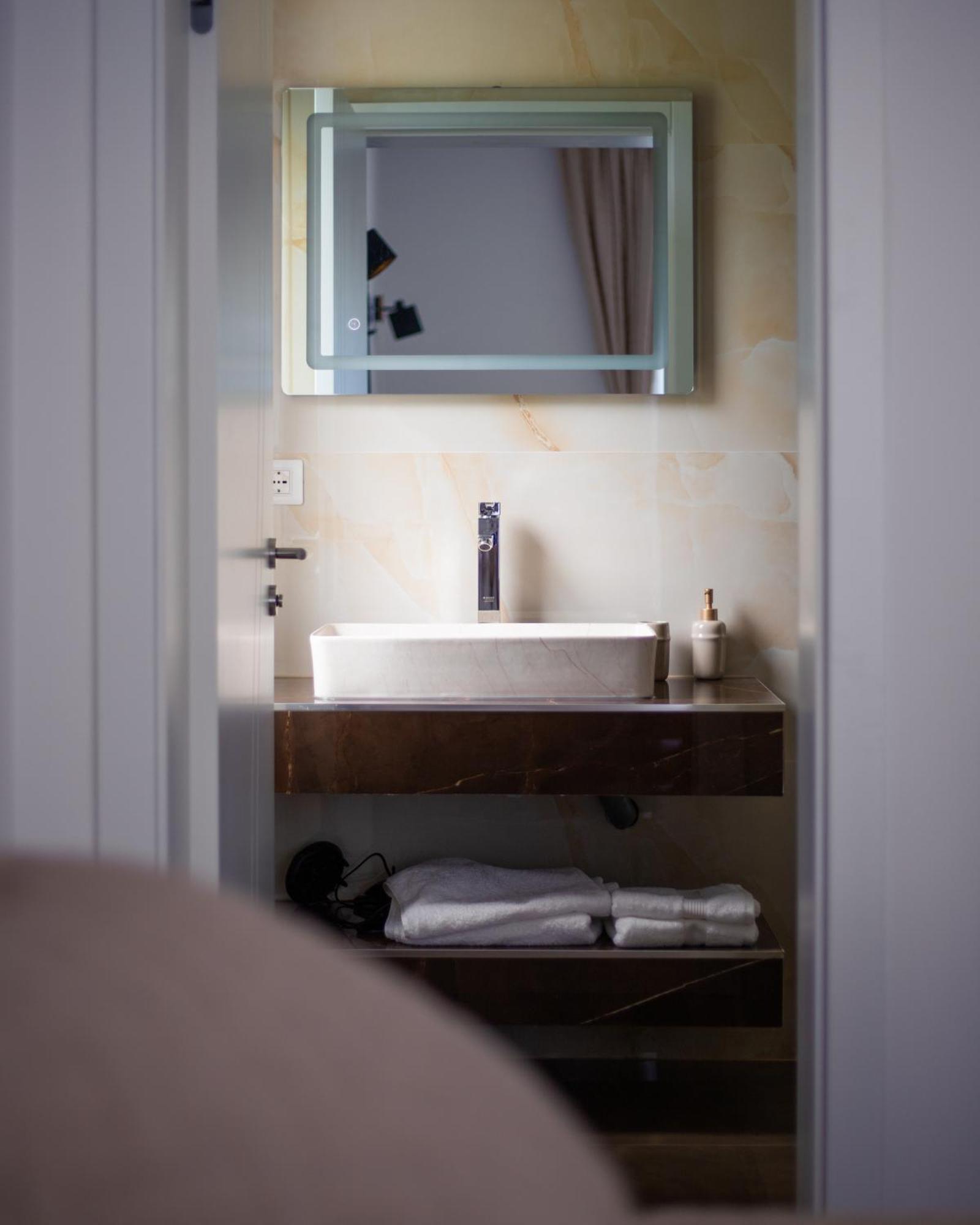 Bed and Breakfast White House Radac Peja Zewnętrze zdjęcie
