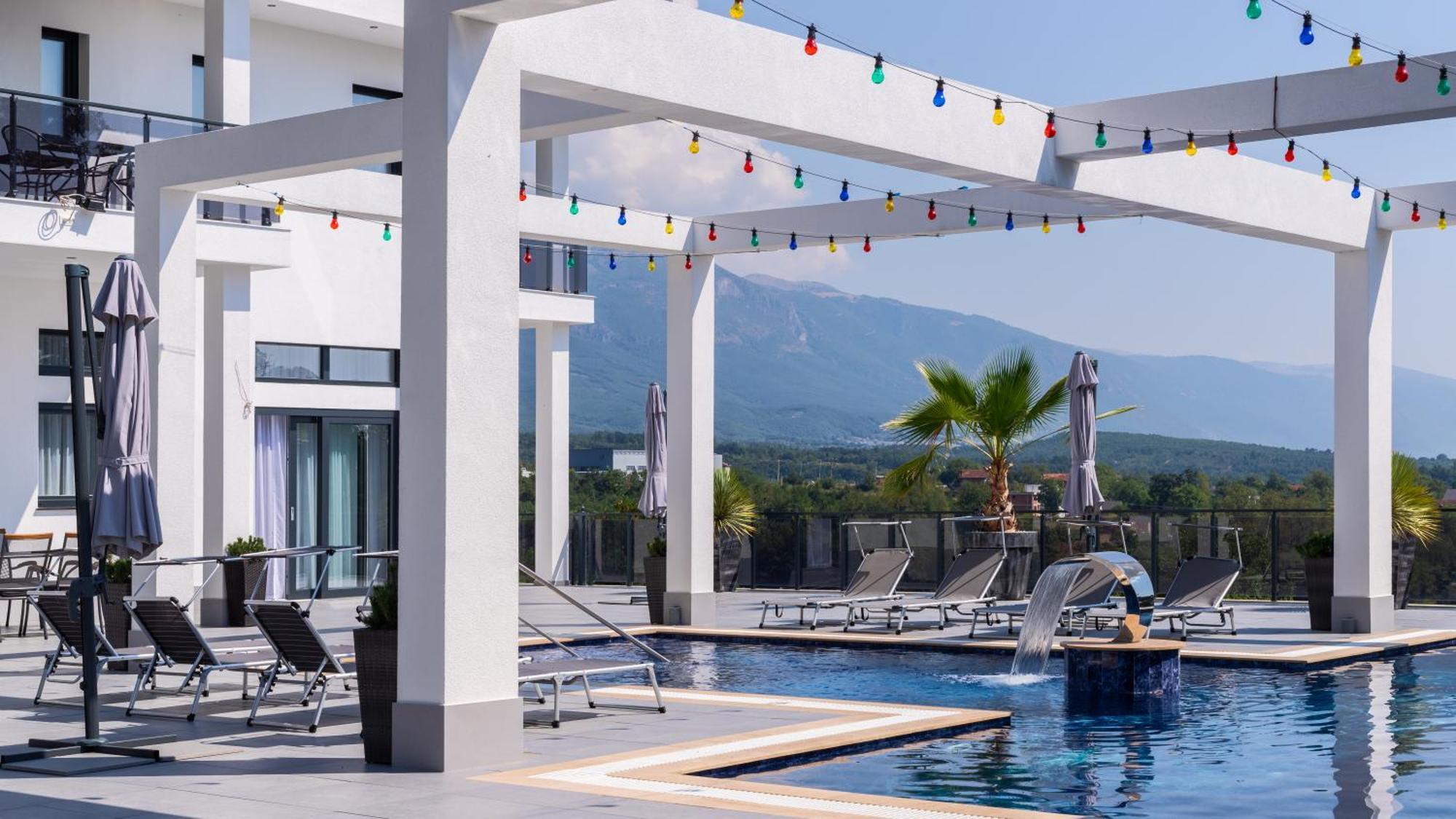 Bed and Breakfast White House Radac Peja Zewnętrze zdjęcie